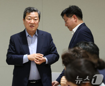 '체코 원전' 브리핑 참석하는 성태윤 정책실장과 박춘섭 경제수석