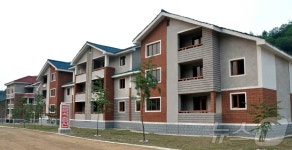 北 초산군 수백 세대 살림집 전경…사회주의 농촌에 꽃펴난 새 문명