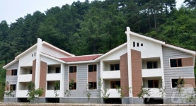 北 초산군에 들어선 수백 세대 새 살림집들