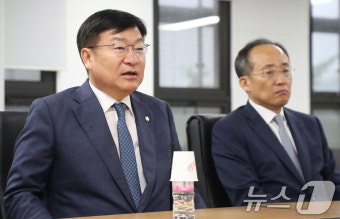 與, 채상병 1주기 전날 공수처 방문…