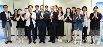 최상목 부총리, '일자리·취약계층 민생간담회' 기념촬영