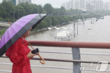 낚시 갔다 급류에 휩쓸려 2명 실종…물 폭탄 피해 속출(종합)