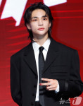 현진, 알록달록 귀요미 매니큐어