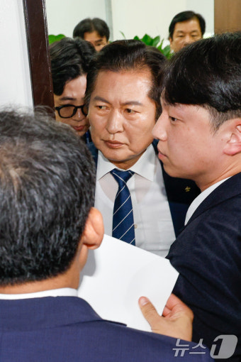 국힘 항의 마주한 정청래