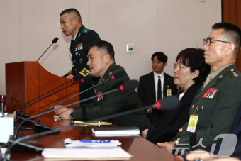 답변하는 김동혁 검찰단장과 박정훈 전 수사단장