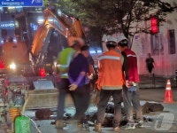 수원시청역 사거리 부근 싱크홀 발생…이달 들어 벌써 2번째