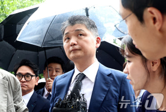 'SM 시세조종' 카카오 김범수, 영장심사 출석