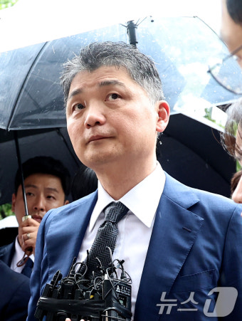 'SM 시세조종' 카카오 김범수, 구속영장심사 출석