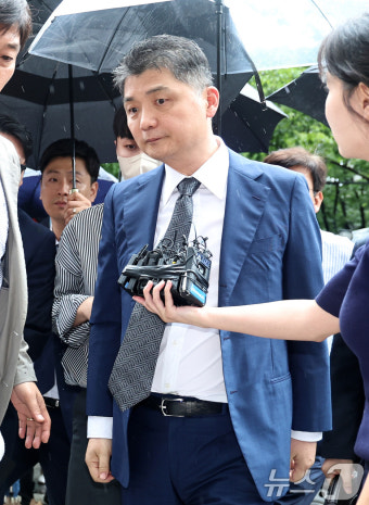 카카오 김범수, 'SM 시세조종 혐의' 영장심사 출석