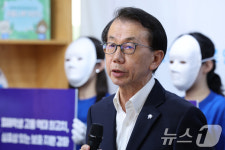 인사말하는 박길성 푸른나무재단 이사장