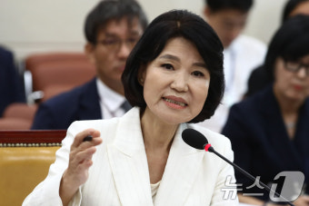 의원 질의 답하는 이진숙 후보자
