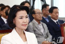 이진숙 법카 유용 의혹 공방…전 치킨 안 먹어vs현장 검증(종합)