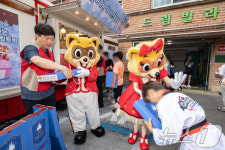 롯데월드, 아동청소년 보육시설에 ’사랑의 선물’ 전달