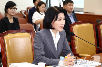 답변하는 이진숙 방통위원장 후보자