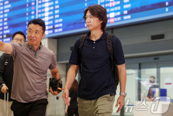 귀국하는 홍명보 감독