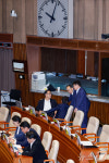 밤 10시 무제한 토론 들으며 대화하는 국힘