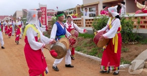 北 봉천군 석사농장서 진행 중인 살림집 입사모임