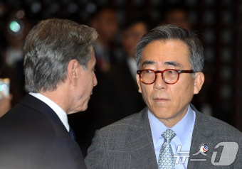 대화 나누는 조태열 외교장관과 블링컨 미 국무장관