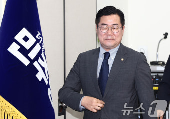 최고위회의 입장하는 박찬대 대표 직무대행