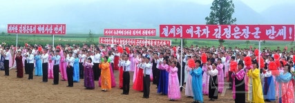 北 장연군 석장농장 새집들이 진행…주민들 명절분위기