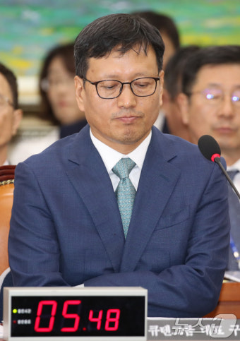 국회 정무위 출석한 구영배 큐텐 대표