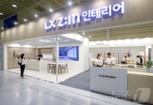 휴가철 인테리어 수요 공략…LX하우시스, 코리아빌드위크 참가