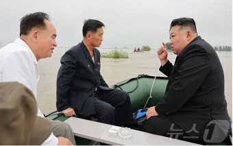 北 김정은 침수지역 방문…