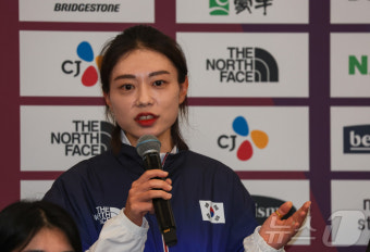 기자회견하는 김예지