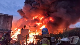경산 자인면 원단 보관창고서 불…1억 1000여만원 피해