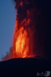 붉은 용암 기둥 솟구치는 이탈리아 에트나 화산