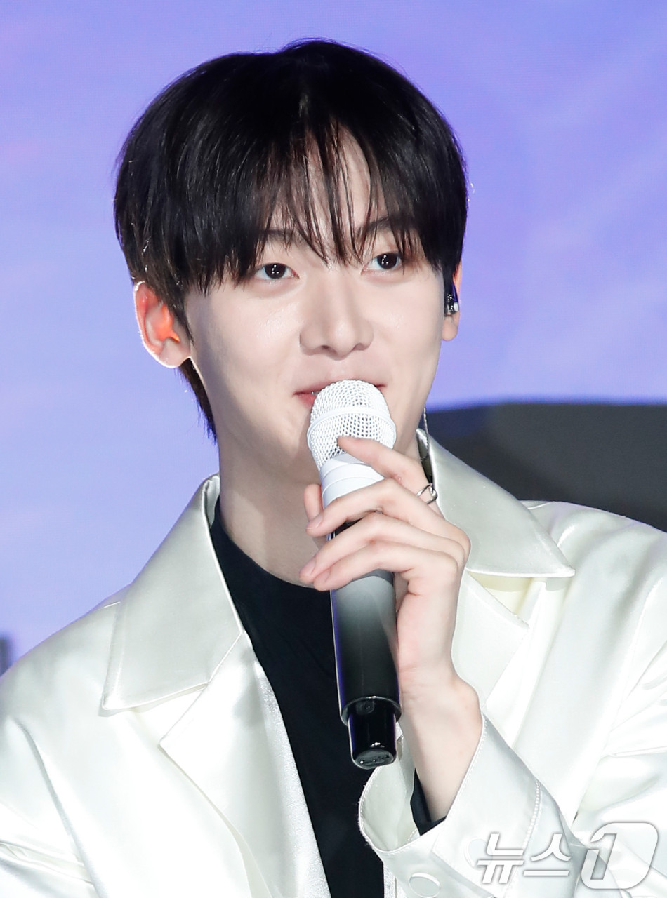 윤산하, 무쌍한 매력으로 카멜레온(CHAMELEON)으로 음악적 성장 과시