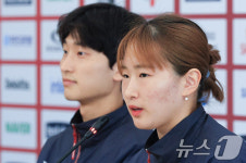 정나은 취재진 질문에 답변