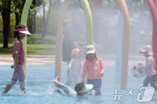 아직은 물놀이 좋아요