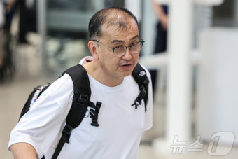 귀국하는 김학균 배드민턴 감독