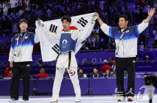 [뉴스1 PICK]金 보다 빛나는 동료애 선택한 박태준…8년 만에 태권도 금메달