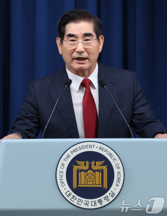 윤석열, 김용현 국방부 장관과 안창호 인권위원장 임명안 재가 후 국회 인사청문회 우회하여 임명 완료