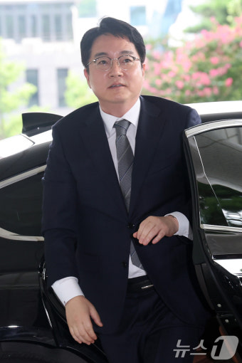 청문회 준비 사무실 향하는 심우정 검찰총장 후보자