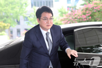 인사청문회 사무실로 출근하는 심우정 검찰총장 후보자