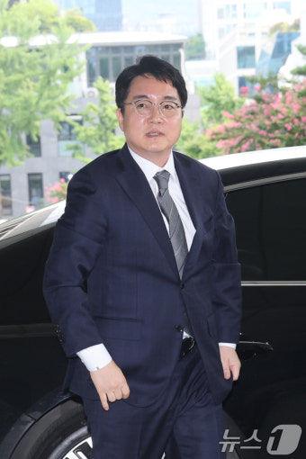 인사청문회 준비 사무실로 향하는 심우정 검찰총장 후보자