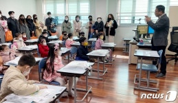 학생 수백명 느는데 교실이 없어요…강동구 초등학교에 무슨 일?