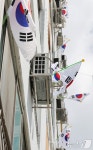 광복절에 세대 90%가 태극기 내건 칠곡군 아파트…호국의 도시 주민