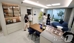 디에이치 방배 내부 살펴보는 예비청약자