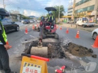 청주 미평사거리서 지름 2m 싱크홀 발생…임시복구 완료