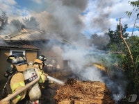 영동 단독주택서 불…인근 축사 염소 9마리 불타 죽어