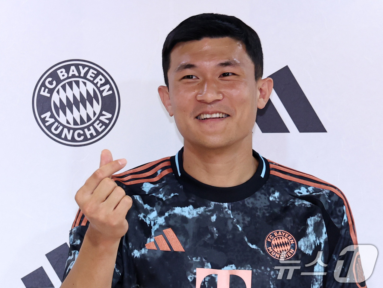 김민재 풀타임 활약, 바이에른 뮌헨 4-0 완파로 선두 지켰다