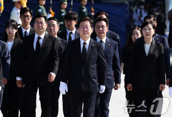 이재명 대통령, 민주당 결속 강조...새 지도부 선출을 위한 전당대회 영상축사