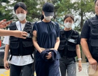 PC방서 헤어진 남자친구 흉기로 찌른 20대女, 구속심사