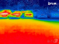 뜨겁게 달아오른 야외주차장