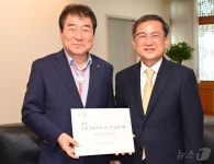 김충섭 김천시장 중앙박물관장 만나 갈항사지 동·서 삼층석탑 이전 요청