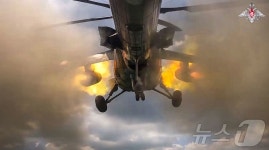 [포토]쿠르스크 침범 우크라군 향해 불뿜는 러 Mi-35 공격헬기